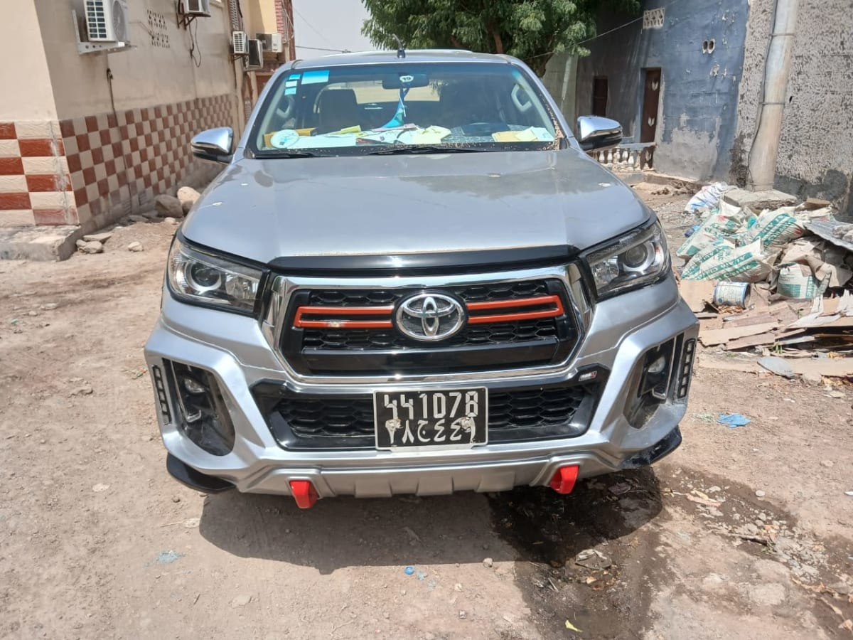 Toyota Hilux 2020, look sport, 121 000 km