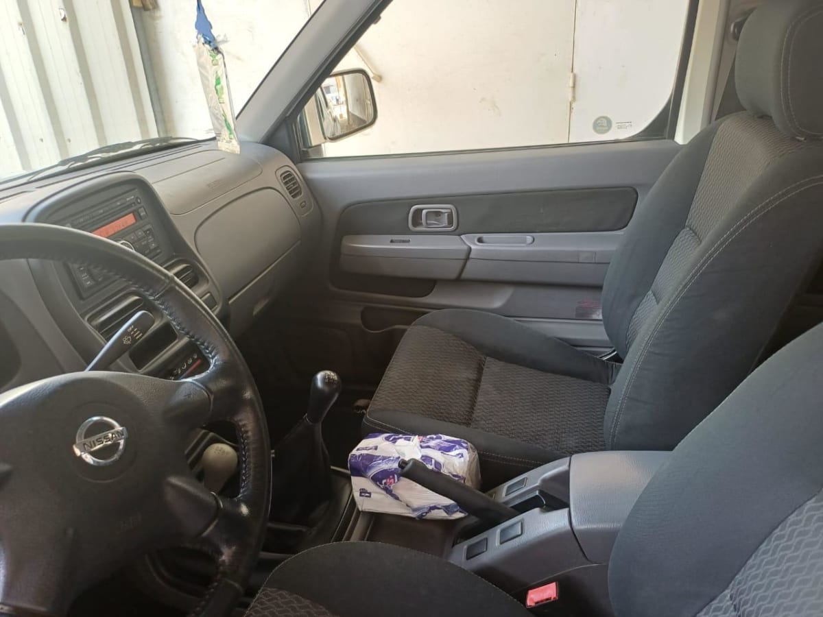 Nissan Pick-up double cabine 4x4 blanc