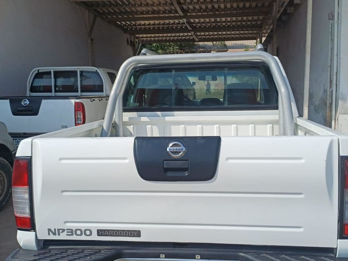 Nissan Pick-up double cabine 4x4 blanc