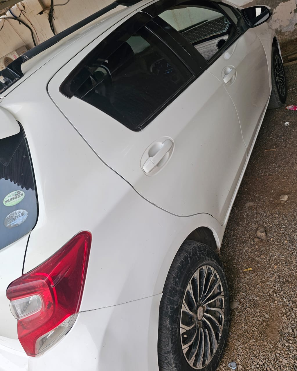 Toyota Yaris 2018 blanche, boîte automatique, 68000 km