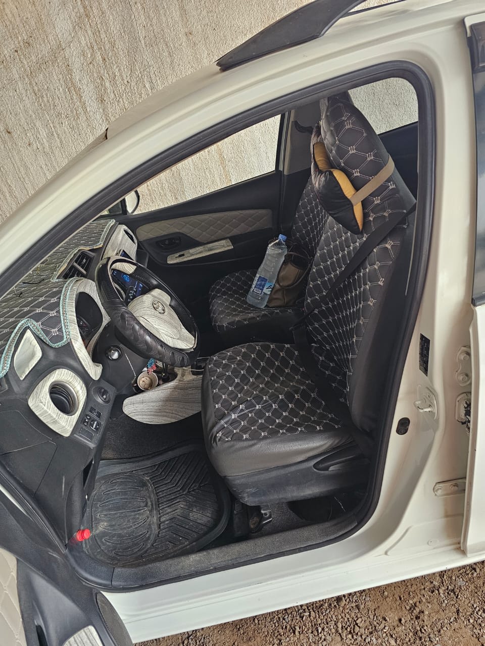 Toyota Yaris 2018 blanche, boîte automatique, 68000 km