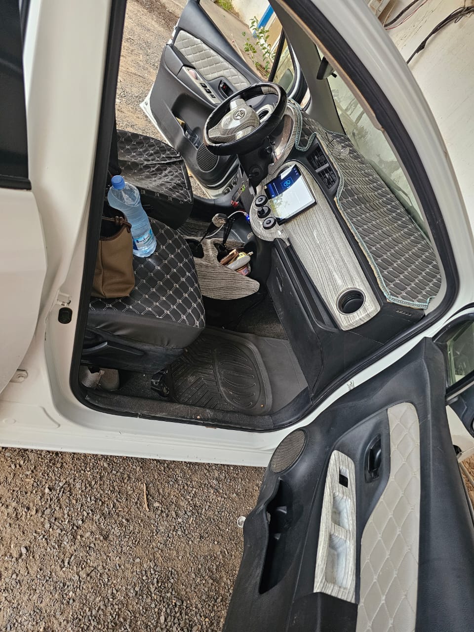 Toyota Yaris 2018 blanche, boîte automatique, 68000 km