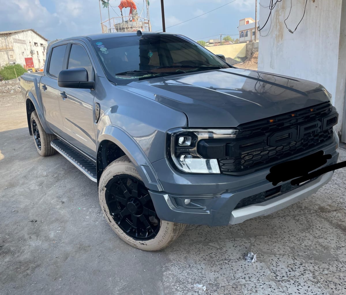 Ford Ranger gris 4x4, très bon état, diesel 2.2L