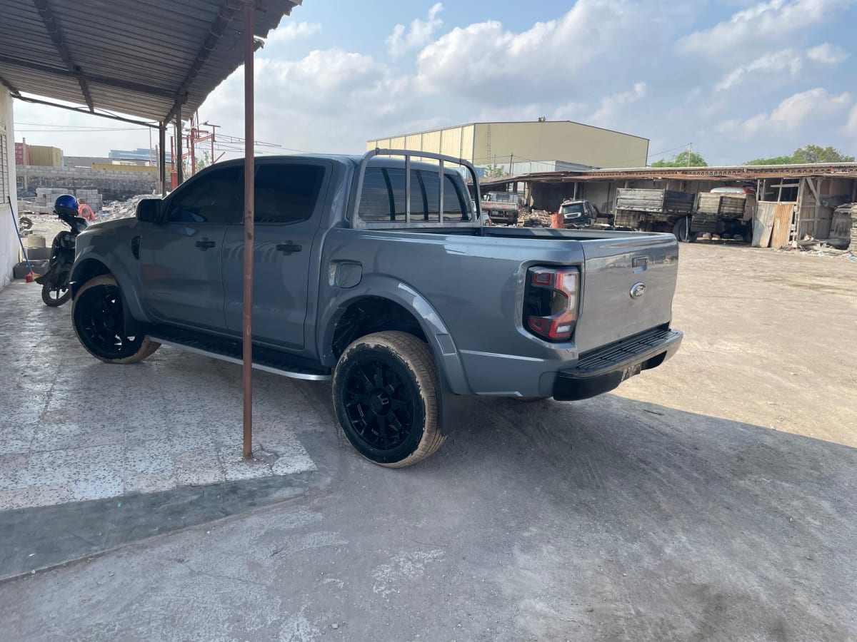 Ford Ranger gris 4x4, très bon état, diesel 2.2L