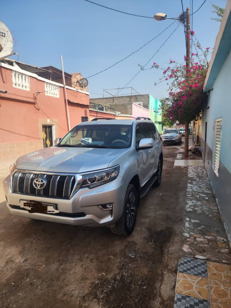 Toyota Prado 2023, automatique, full option, 70 000 km