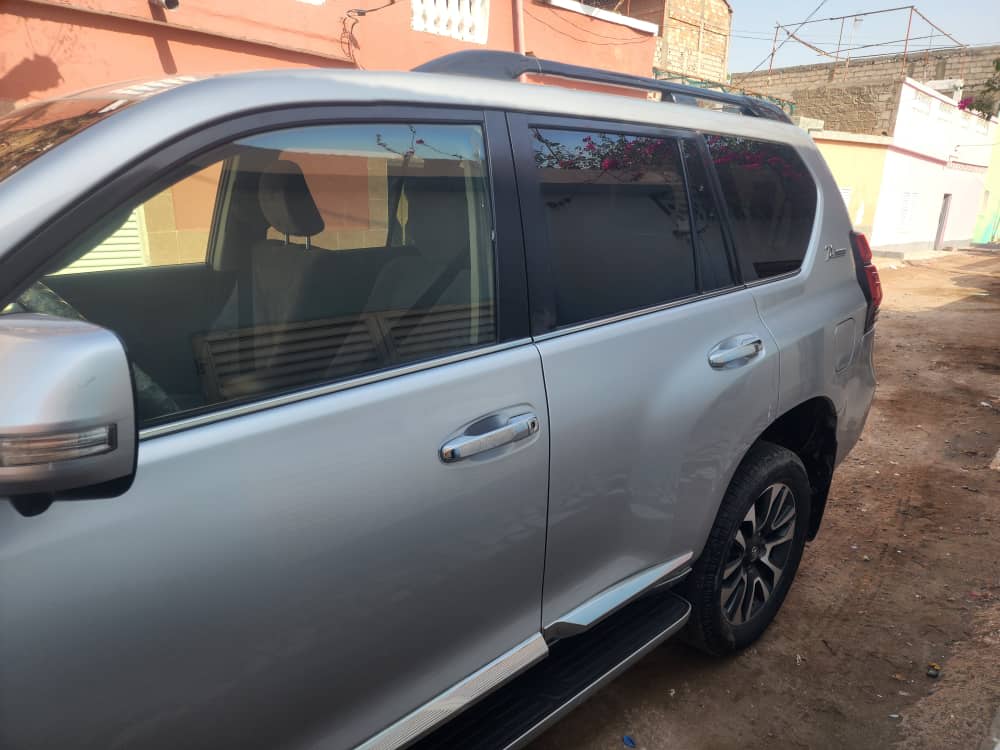 Toyota Prado 2023, automatique, full option, 70 000 km