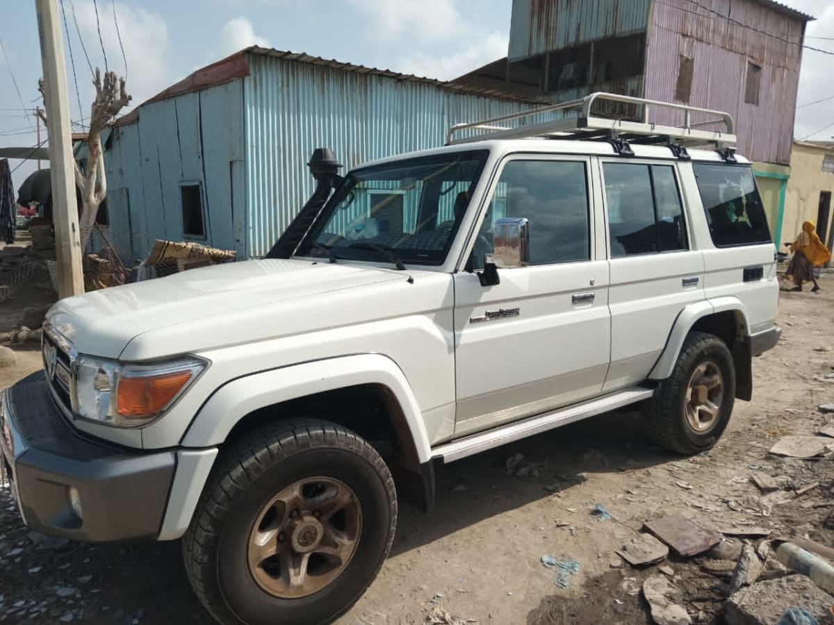 Toyota Land Cruiser 76 4x4 - excellent état, faible kilométrage