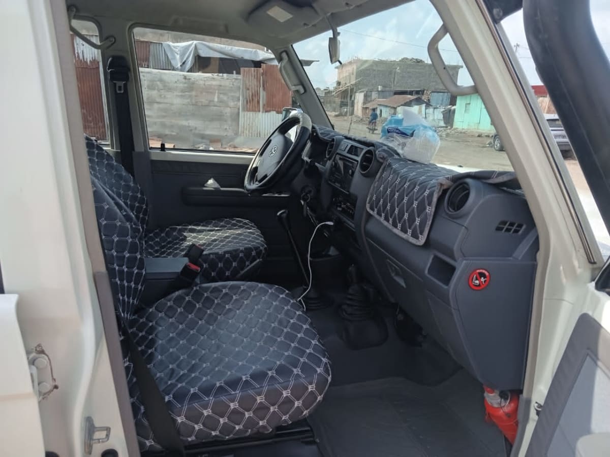 Toyota Land Cruiser 76 4x4 - excellent état, faible kilométrage