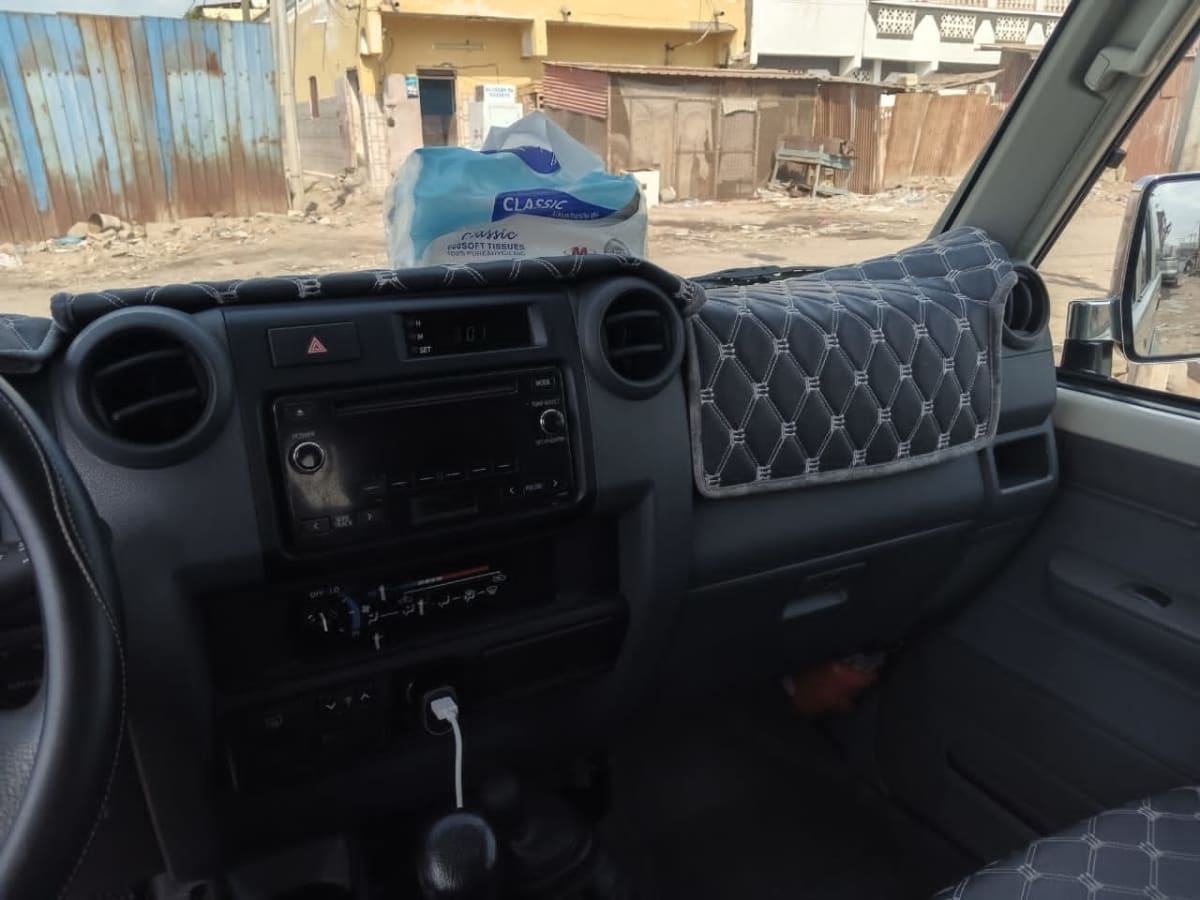 Toyota Land Cruiser 76 4x4 - excellent état, faible kilométrage
