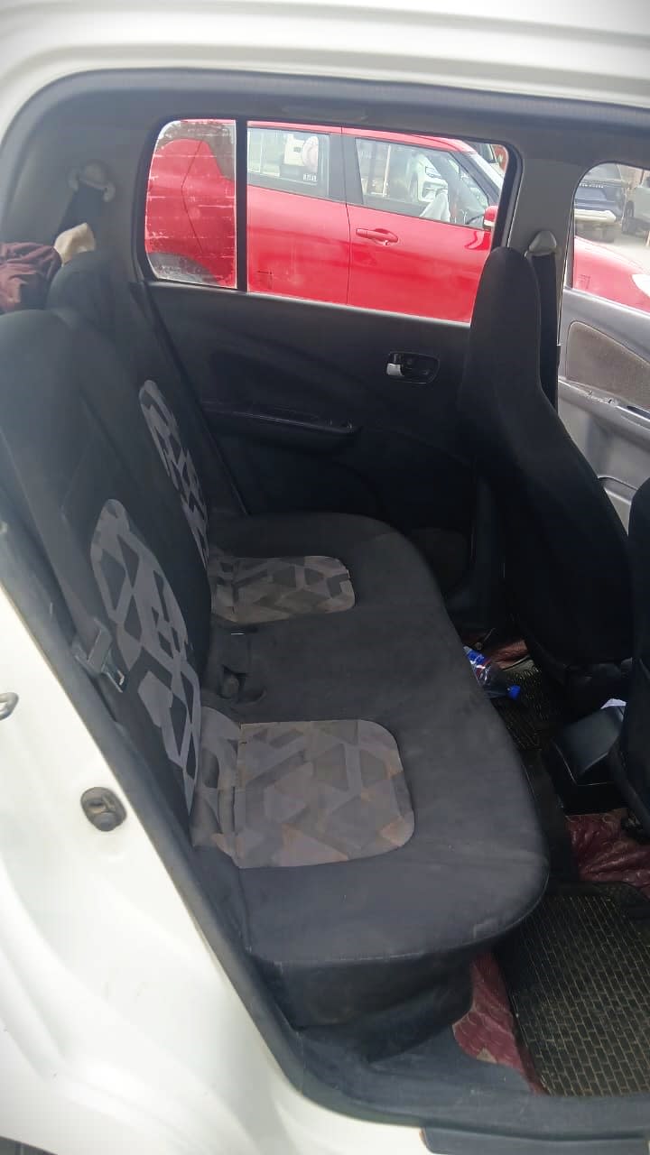 Suzuki Celerio blanche, très bon état, 75 000 km