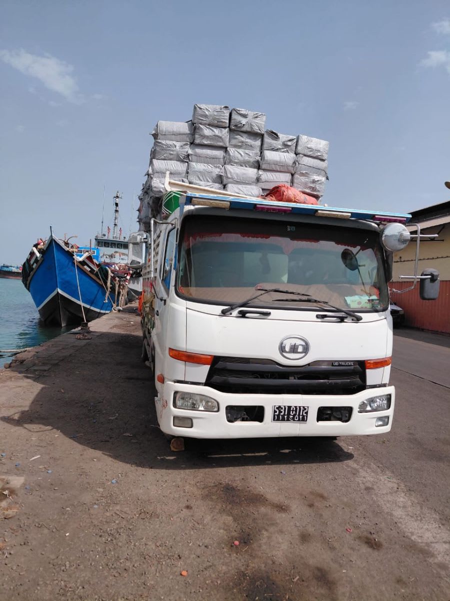 Camion UD Trucks en bon état, boîte manuelle