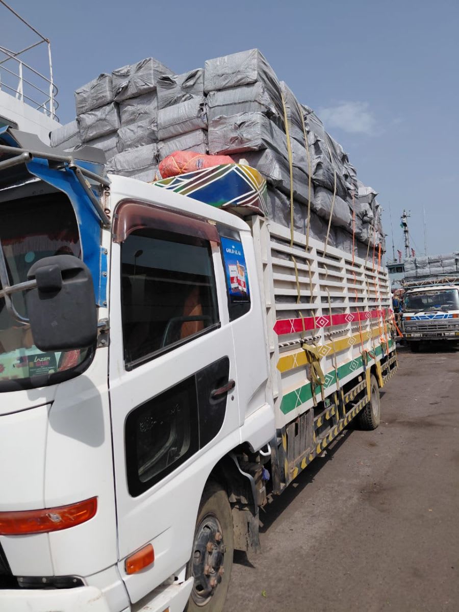Camion UD Trucks en bon état, boîte manuelle
