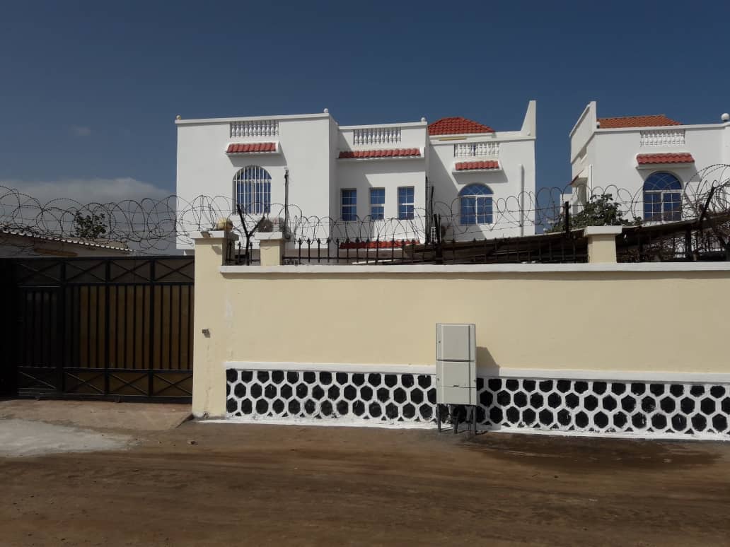 Villa duplex haut standing 560m² face à la mer à louer