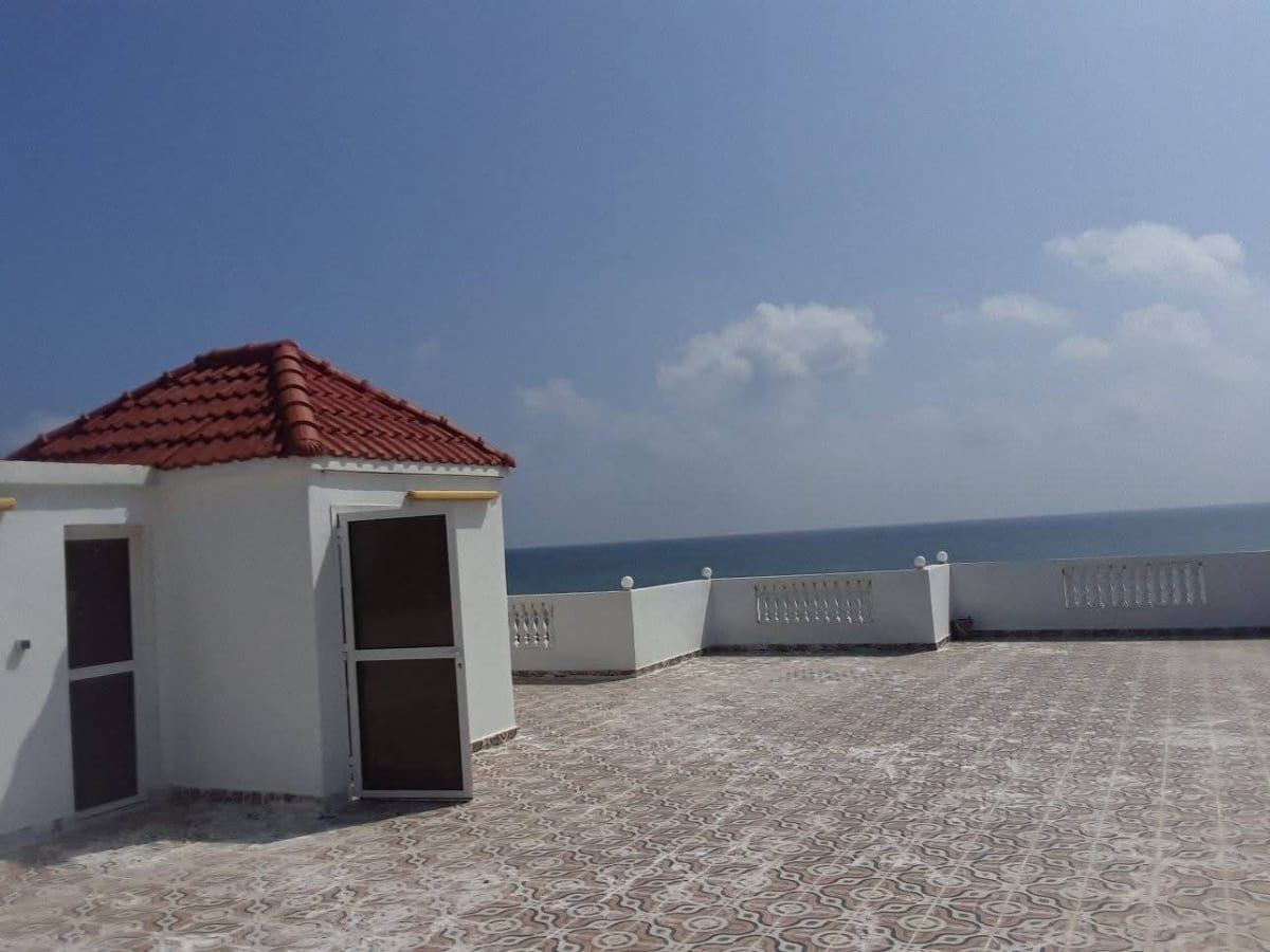 Villa duplex haut standing 560m² face à la mer à louer