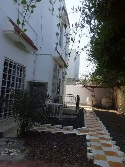 Villa duplex haut standing 560m² face à la mer à louer