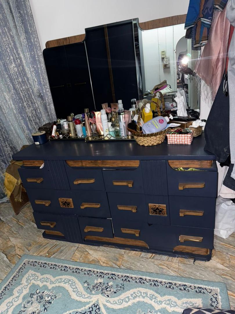 Grande armoire double bleu marine et bois, prix négociable