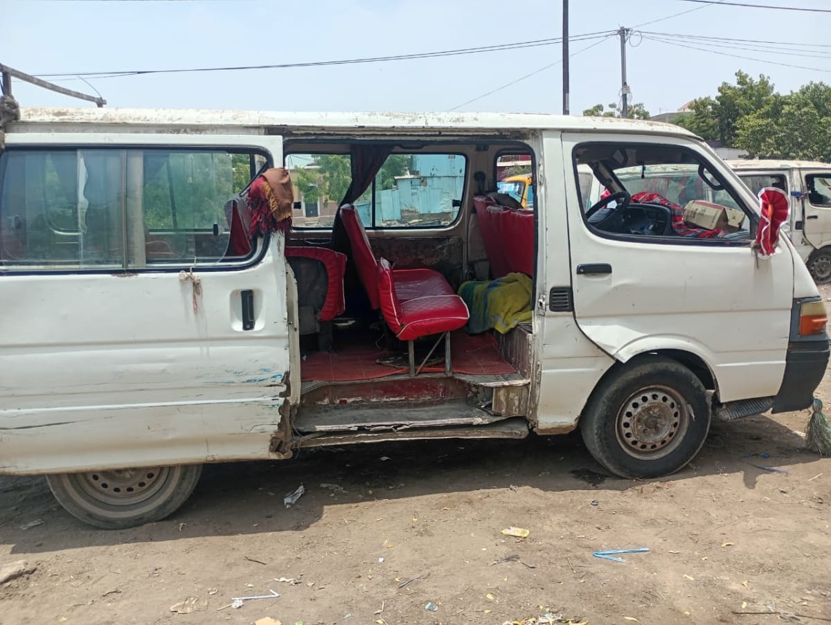 Minibus à vendre, moteur en bon état, prix négociable