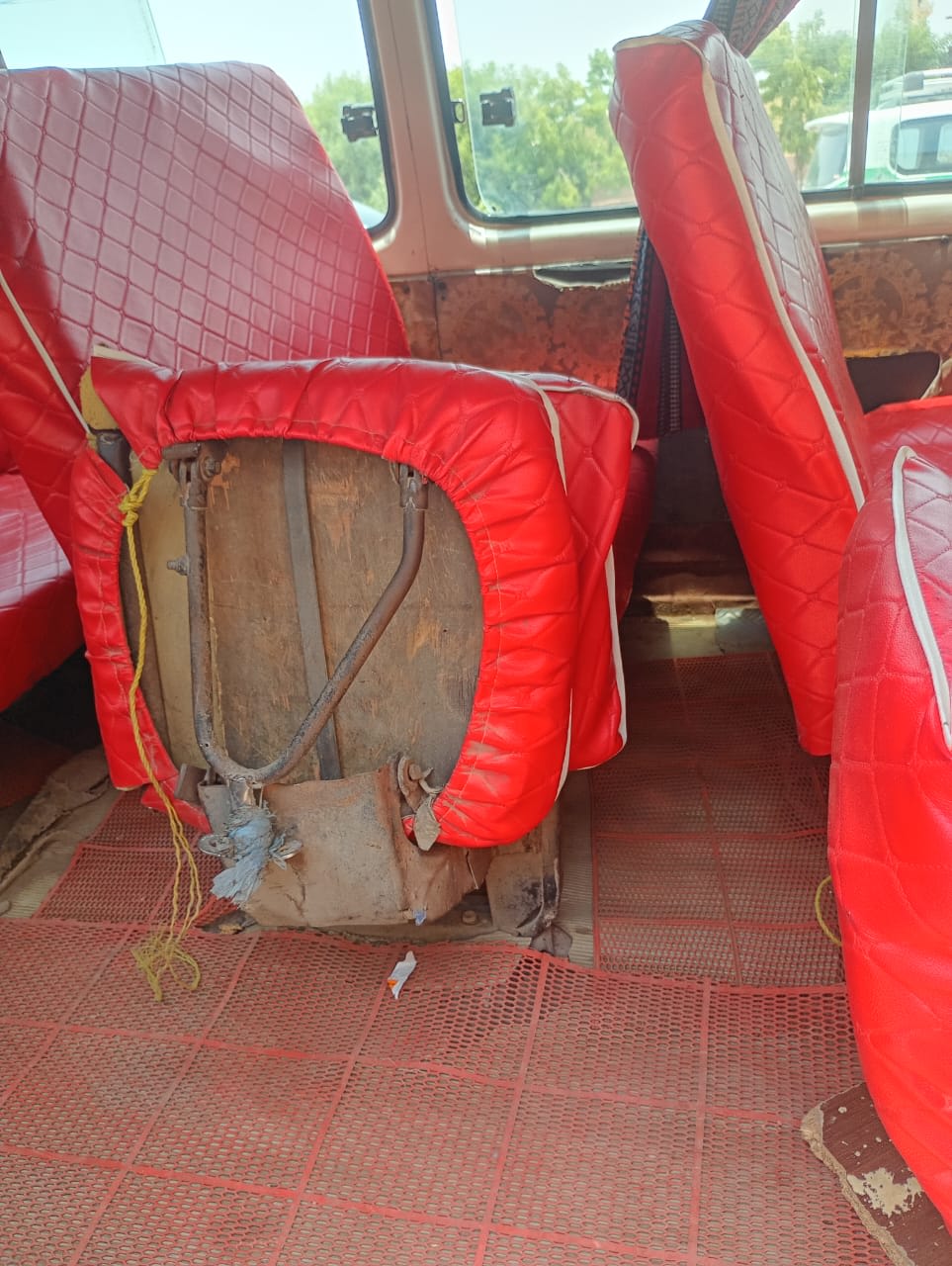 Minibus à vendre, moteur en bon état, prix négociable