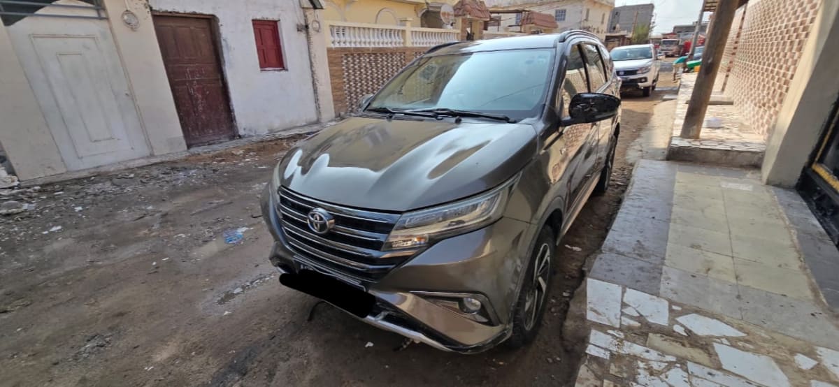 Toyota Rush grise, boîte automatique, 57 000 km