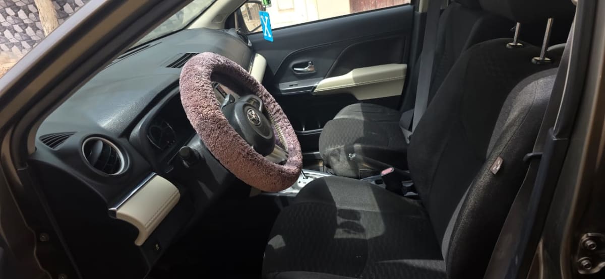 Toyota Rush grise, boîte automatique, 57 000 km