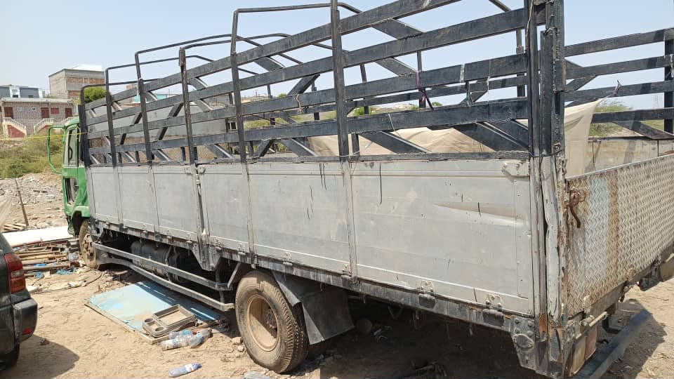 Camion Condor vert, fonctionnel et démarre bien
