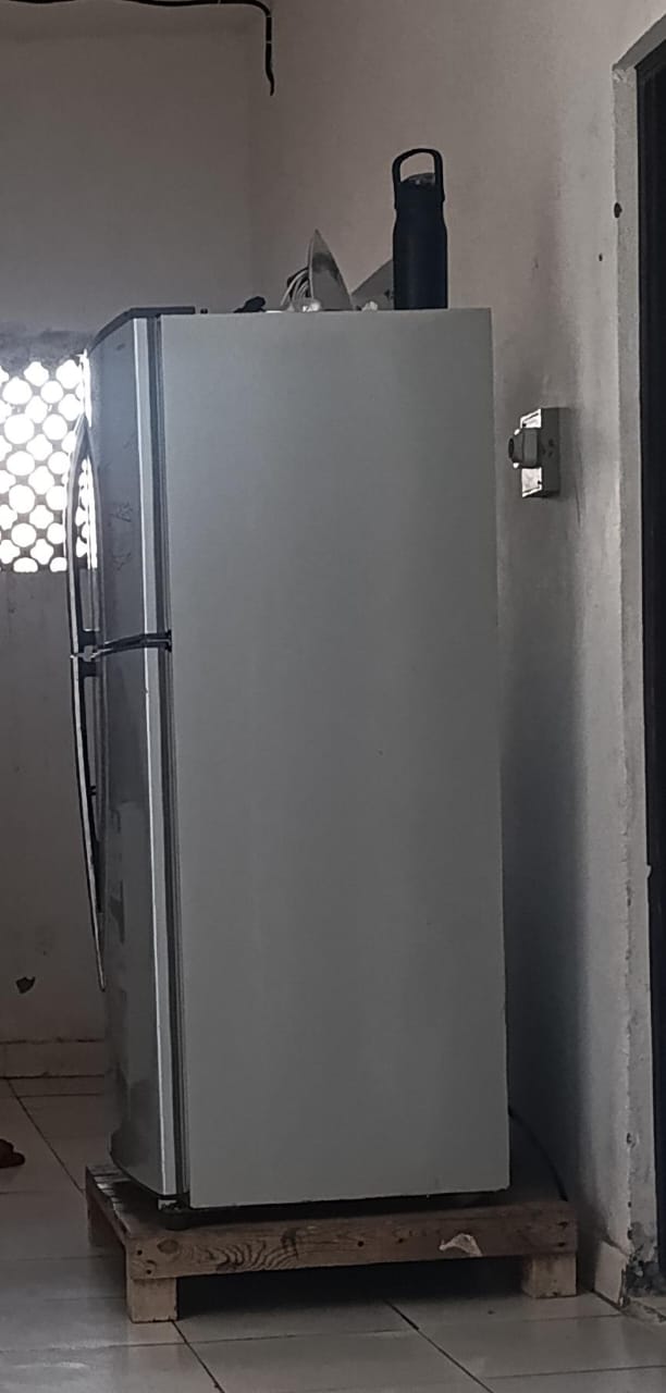 Réfrigérateur double porte gris en bon état