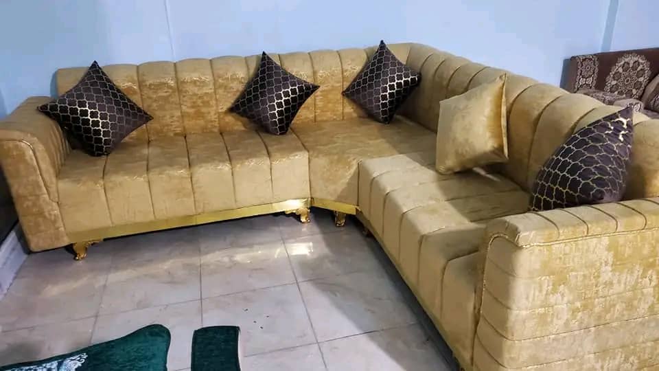 Canapé d'angle velours doré, design élégant et confortable
