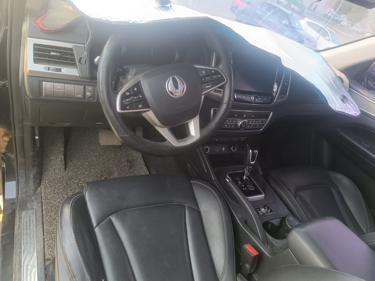 SUV noir 2018, diesel, 60 000 km, très bon état