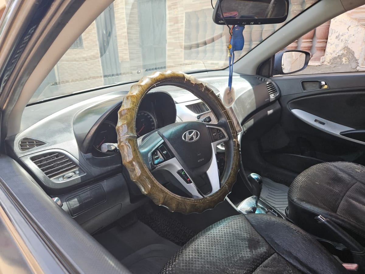 Hyundai Accent 2012 automatique, très bon état
