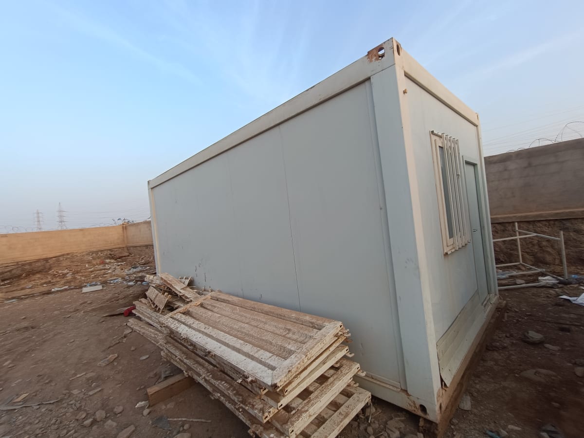 Container aménagé 20 pieds, porte et fenêtre alu