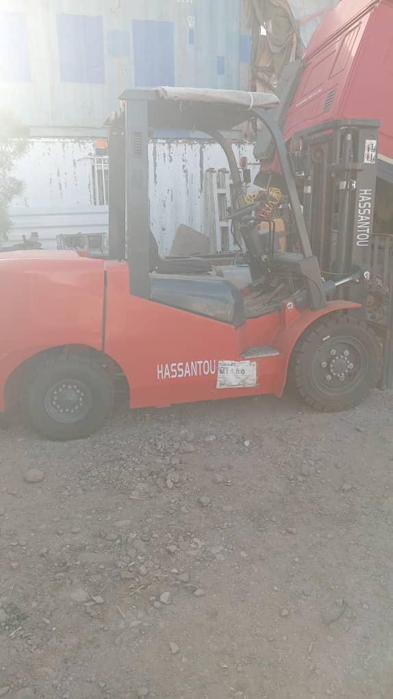 Chariot élévateur Hassantou robuste, idéal chantier
