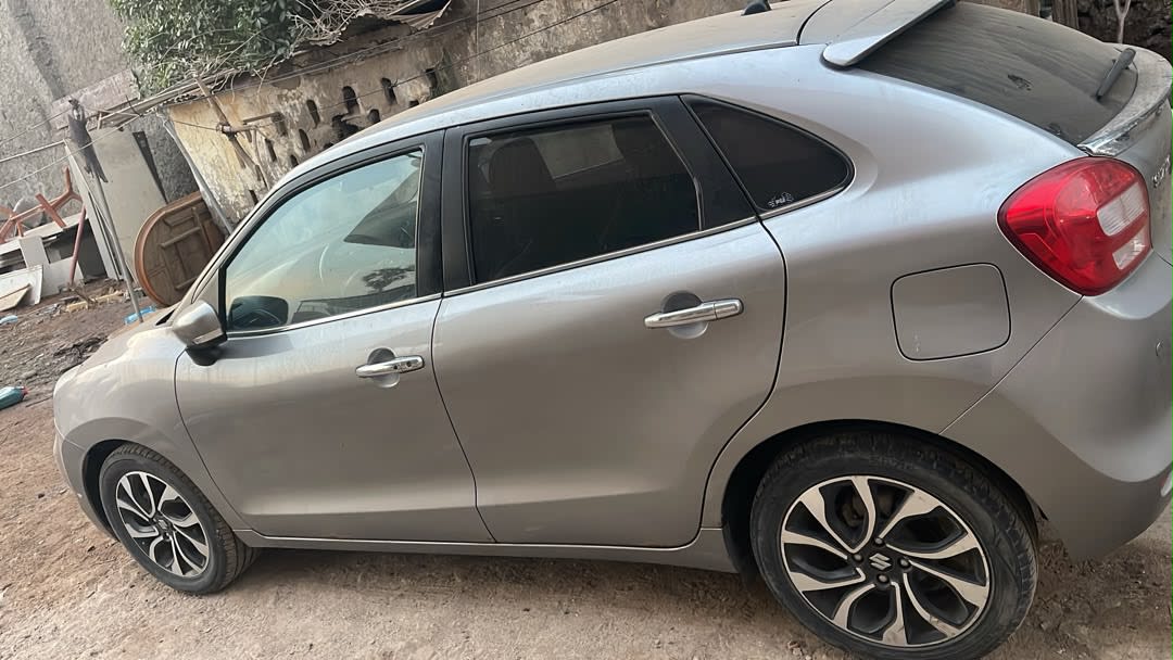 Suzuki Baleno grise, 40 000 km, essence