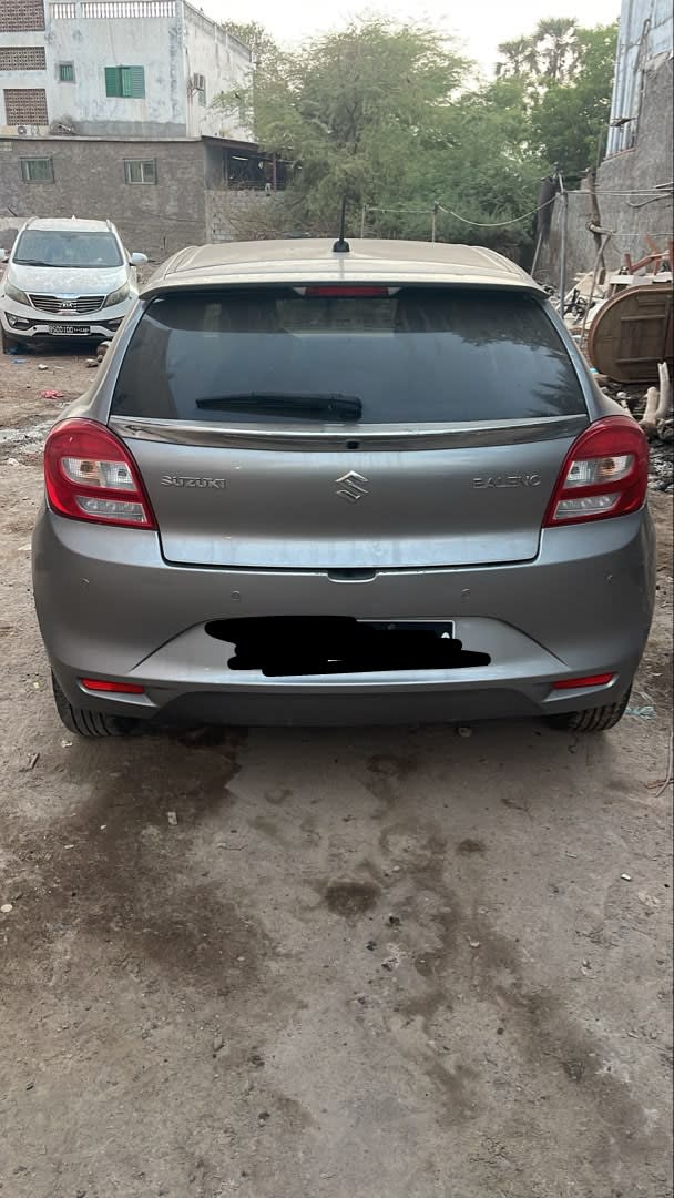 Suzuki Baleno grise, 40 000 km, essence