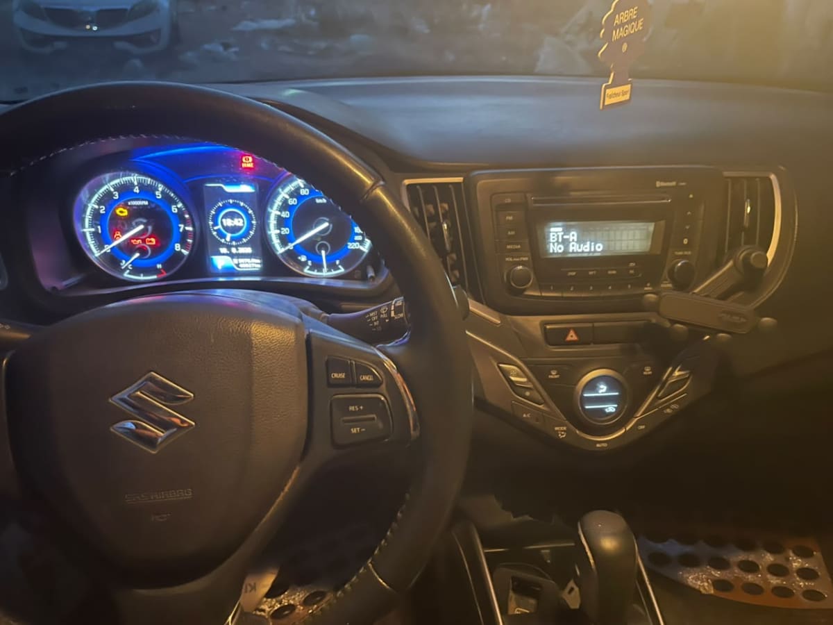 Suzuki Baleno grise, 40 000 km, essence