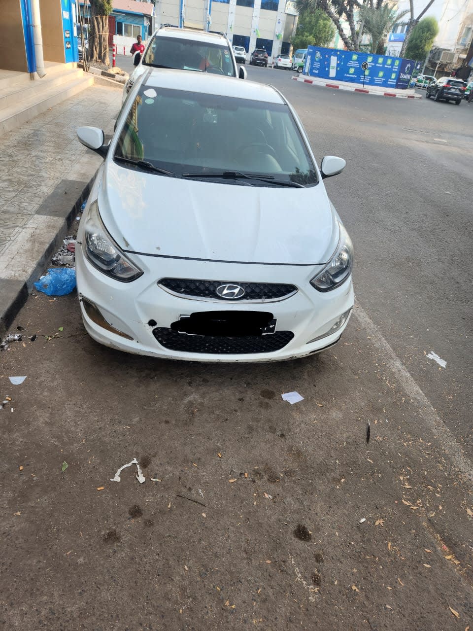 Hyundai Accent blanche, 73 000 km, automatique, diesel