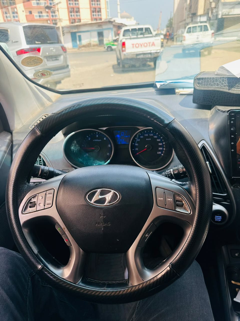 Hyundai Tucson gris, boîte auto, 130 000 km, diesel