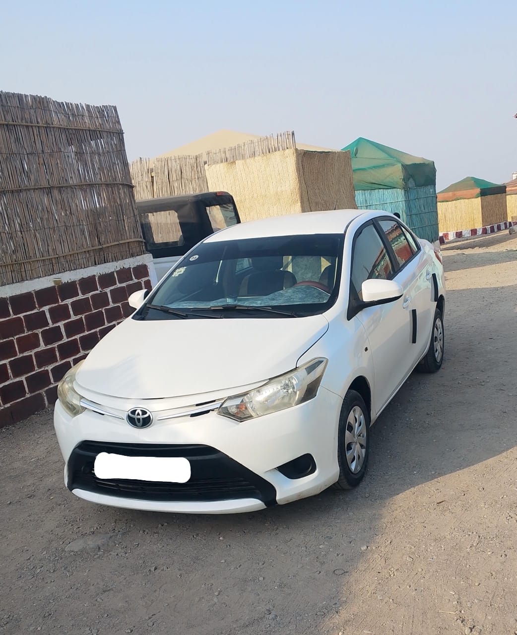 Toyota Yaris blanche automatique, faible kilométrage