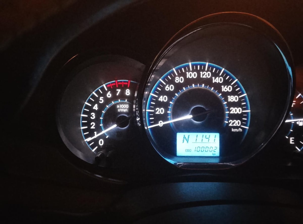 Toyota Yaris blanche automatique, faible kilométrage