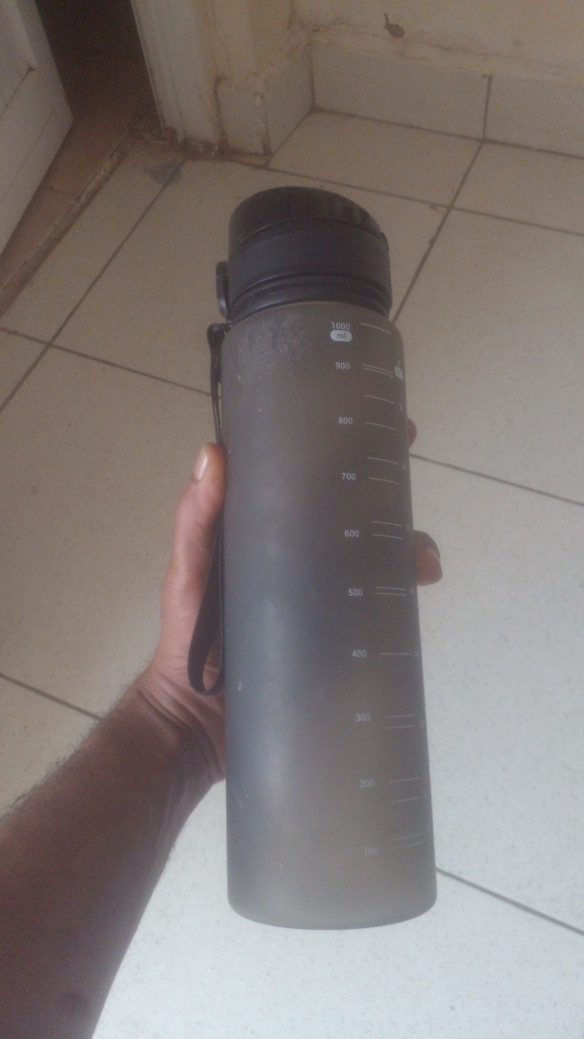 Gourde sport 1 litre avec graduations, pratique et robuste