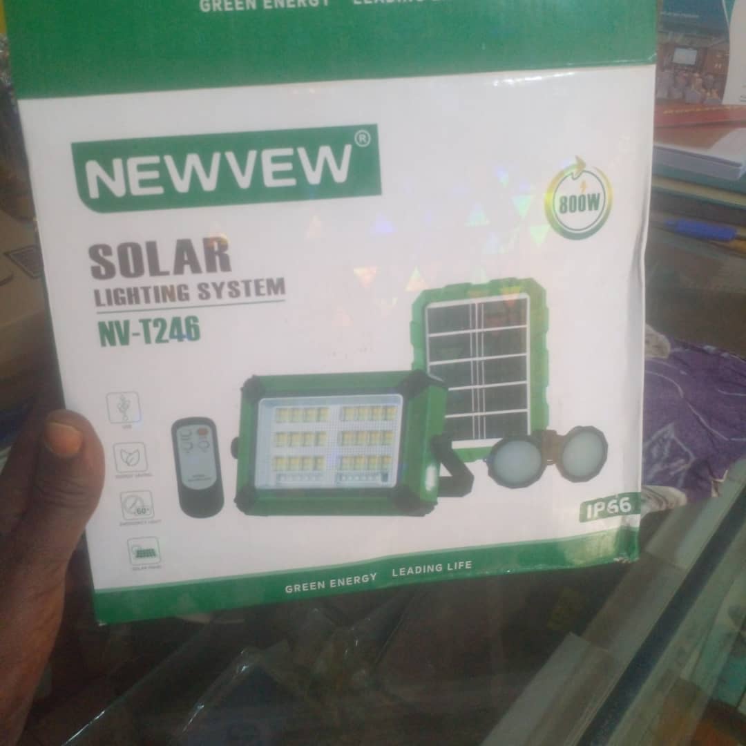 Projecteur solaire NewVew NV-T246 800W avec télécommande