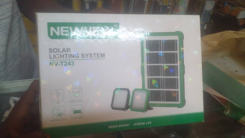 Projecteur solaire NewVew NV-T246 800W avec télécommande