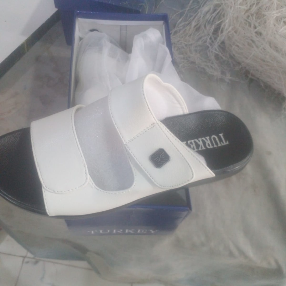 Sandales homme Turkey neuves, blanc et noir