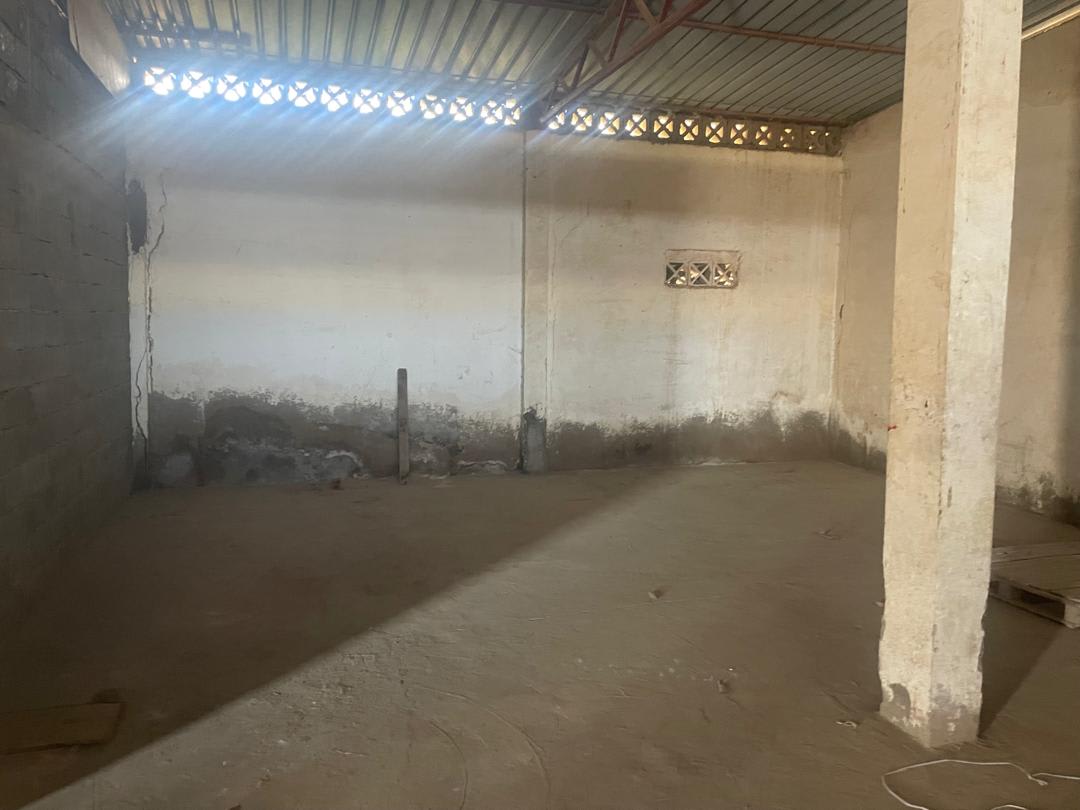 Hangar 150m2 à louer, zone industrielle sud