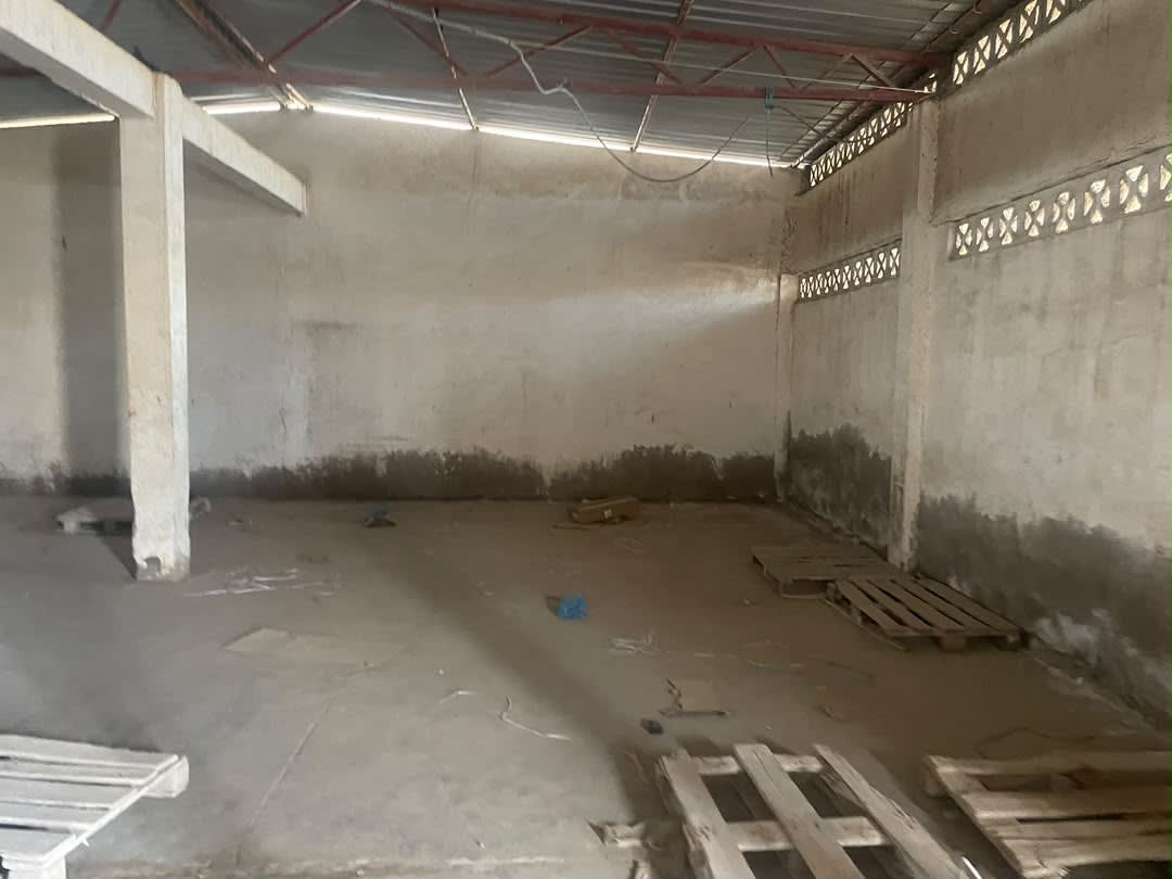 Hangar 150m2 à louer, zone industrielle sud