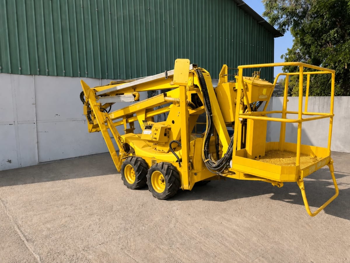 Nacelle élévatrice automotrice 4x4 sur pneus