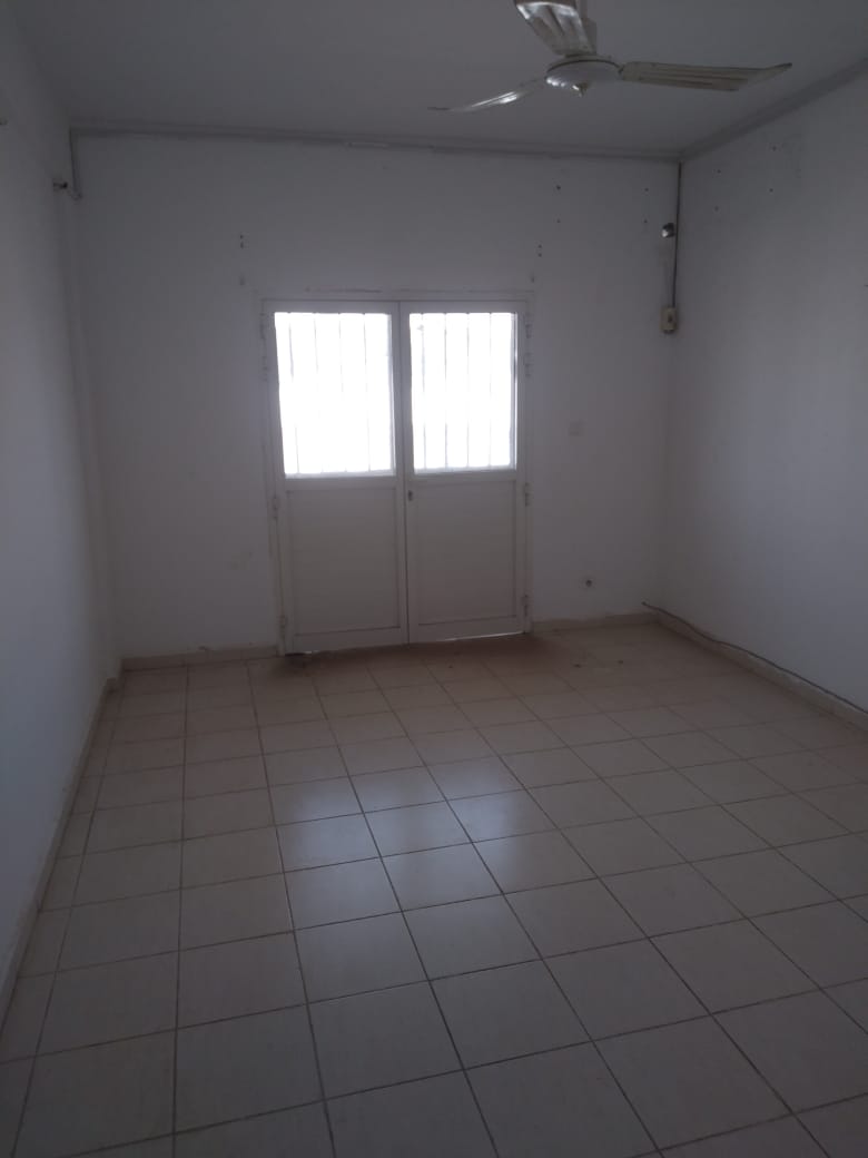 Appartement F3 à louer à PK13, quartier Koweit