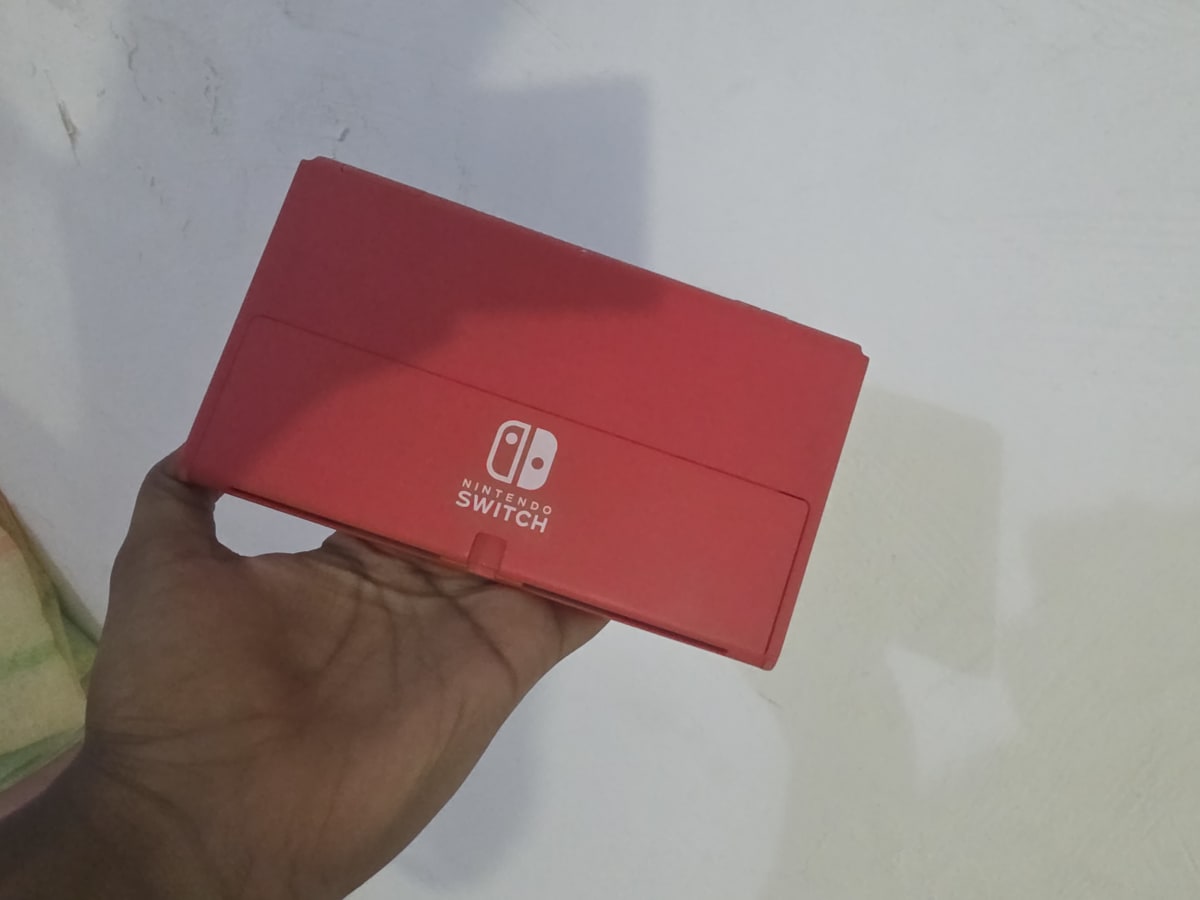 Nintendo Switch OLED + jeux et housse de transport Skull & Co.
