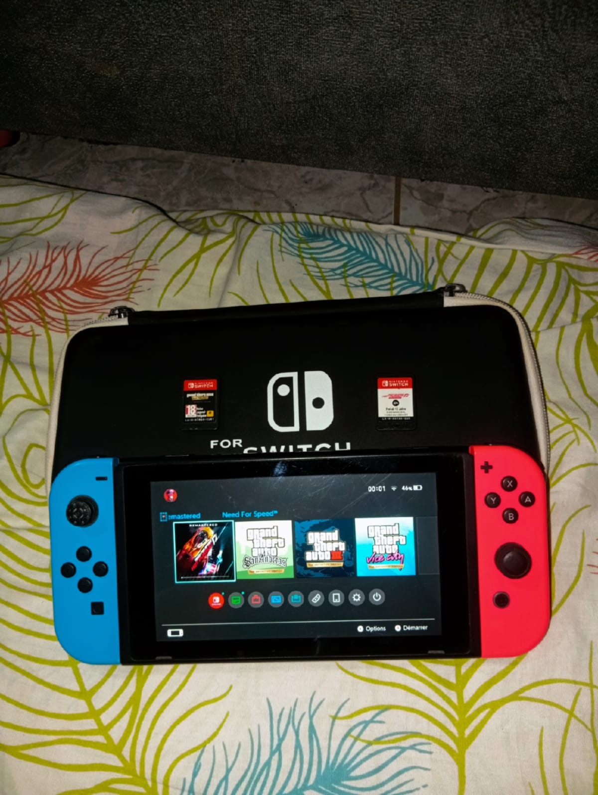 Nintendo Switch OLED occasion + sac et 2 jeux