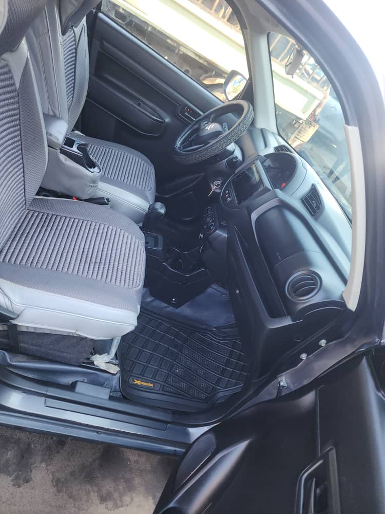 À vendre Suzuki S-Presso, année 2021, équipée d’une boîte automatique et fonctionnant à l’essence.