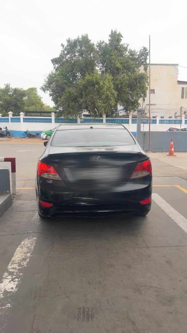 Hyundai Accent essence, boîte manuelle, 70 000 km